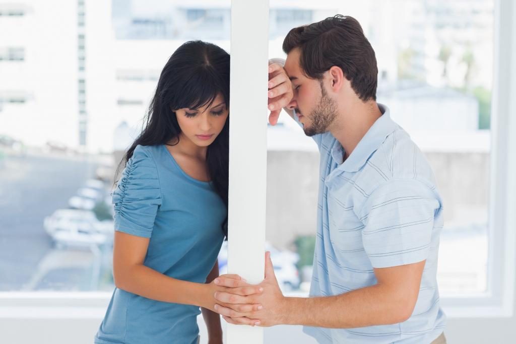 6 Signs that show you are headed for heartbreak in your relationship