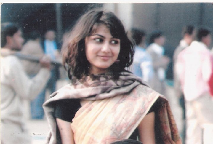Sriti Jha Shares Throwback photo, celebrate one million Instagram followers